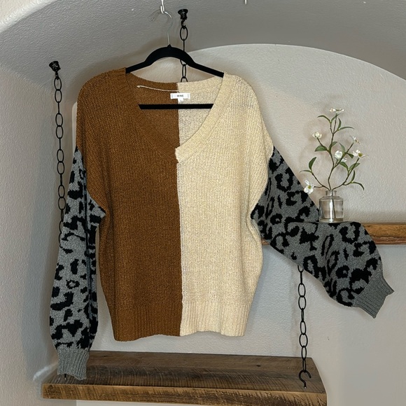 mine Sweaters - Charcoal Animal Print V-Neck Colorblock Knit Sweater, wore once, size L